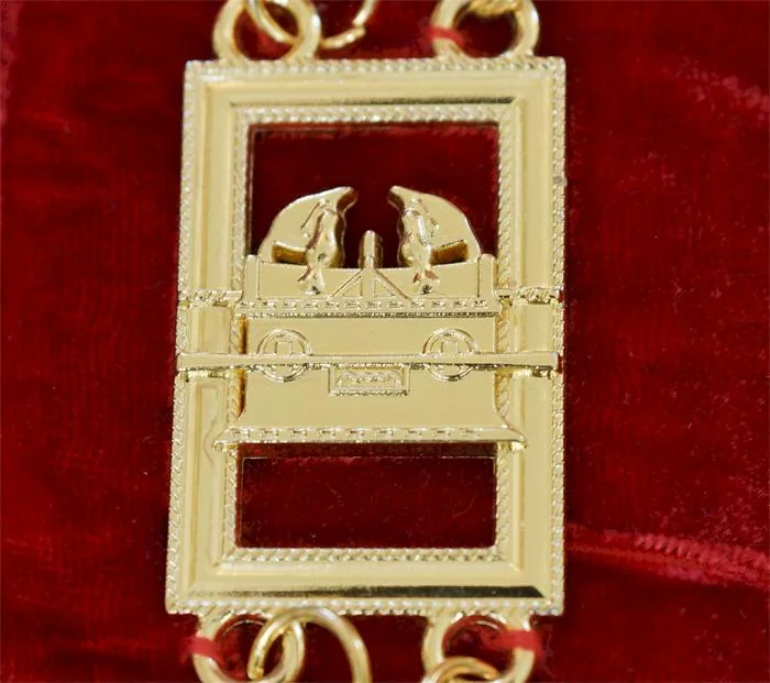 Royal Arch Chapter Chain Collar – Gold Plated on Red Velvet